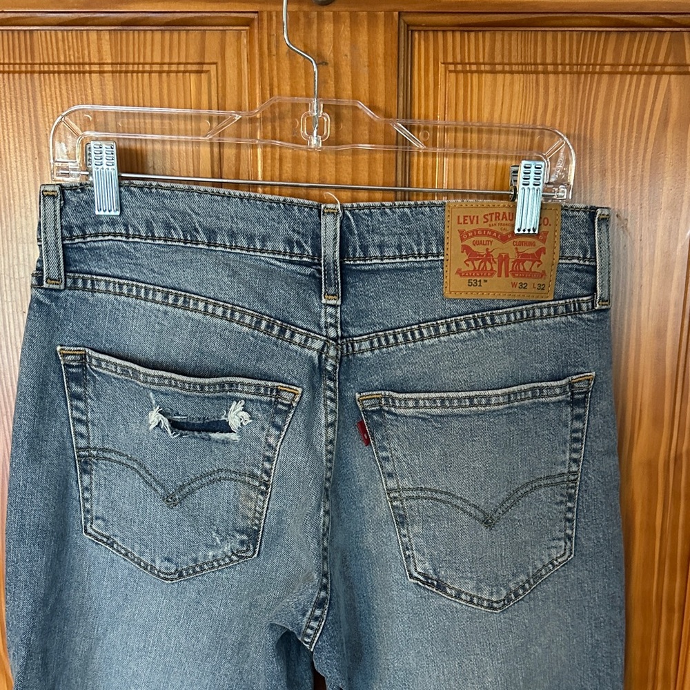 Levi Strauss 531 Stylish Distressed Blue Jeans for Men - Picture 2 of 2